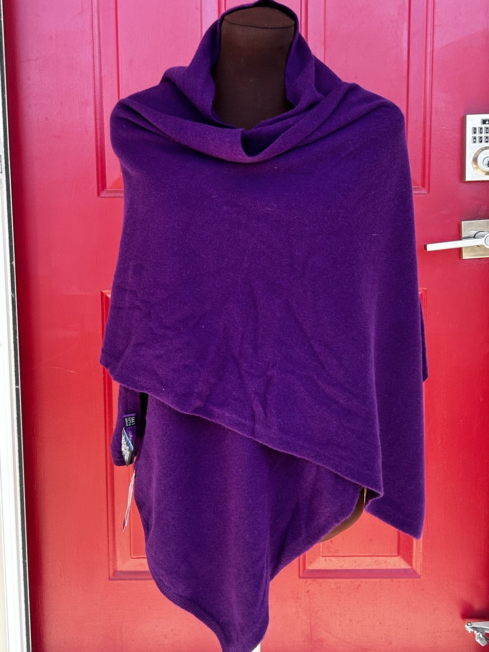 NWT SAKS FIFTH AVE 💯cashmere wrap-beautiful royal purple-soo soft & cozy